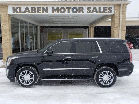 Used 2017 Cadillac Escalade 4WD image 2