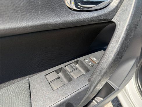 Used 2019 Toyota Corolla LE FWD image 17