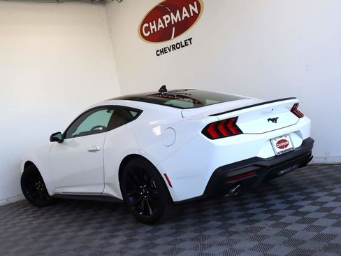 Used 2025 Ford Mustang Coupe RWD image 4