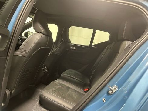 Used 2025 Volvo XC40 B5 Plus AWD/4WD image 11