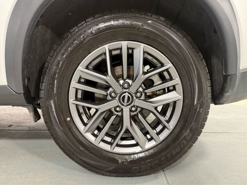 Used 2024 Nissan Rogue S AWD/4WD image 9
