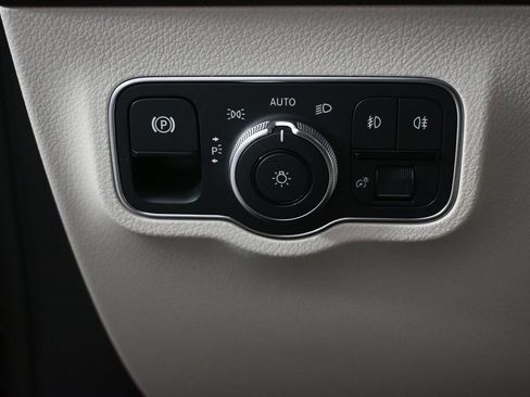 Certified 2023 Mercedes-Benz GLB 250 w/ Premium Package image 9