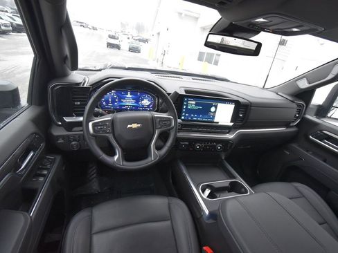 Used 2025 Chevrolet Silverado 2500 LTZ w/ LTZ Convenience Package image 15