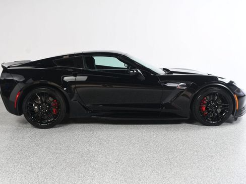 Used 2019 Chevrolet Corvette Z06 RWD image 3