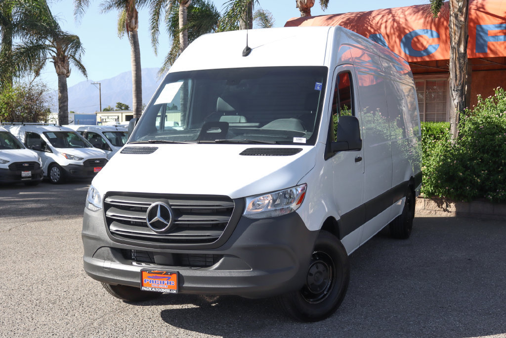 Used 2025 Mercedes-Benz Sprinter 2500 image 4