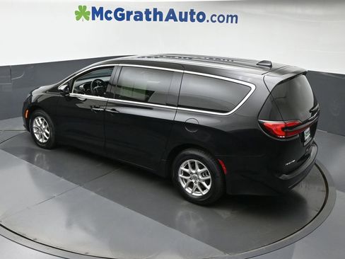 Used 2024 Chrysler Pacifica Touring-L image 23