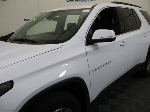 Used 2022 Chevrolet Traverse LT FWD image 13