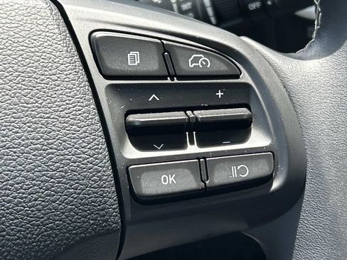 Certified 2025 Hyundai Venue Limited FWD image 28