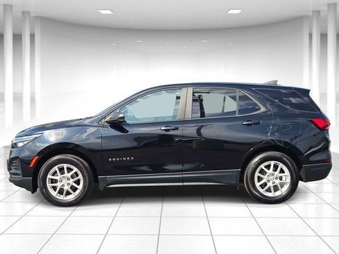 Used 2022 Chevrolet Equinox LS w/ LS Convenience Package FWD image 2