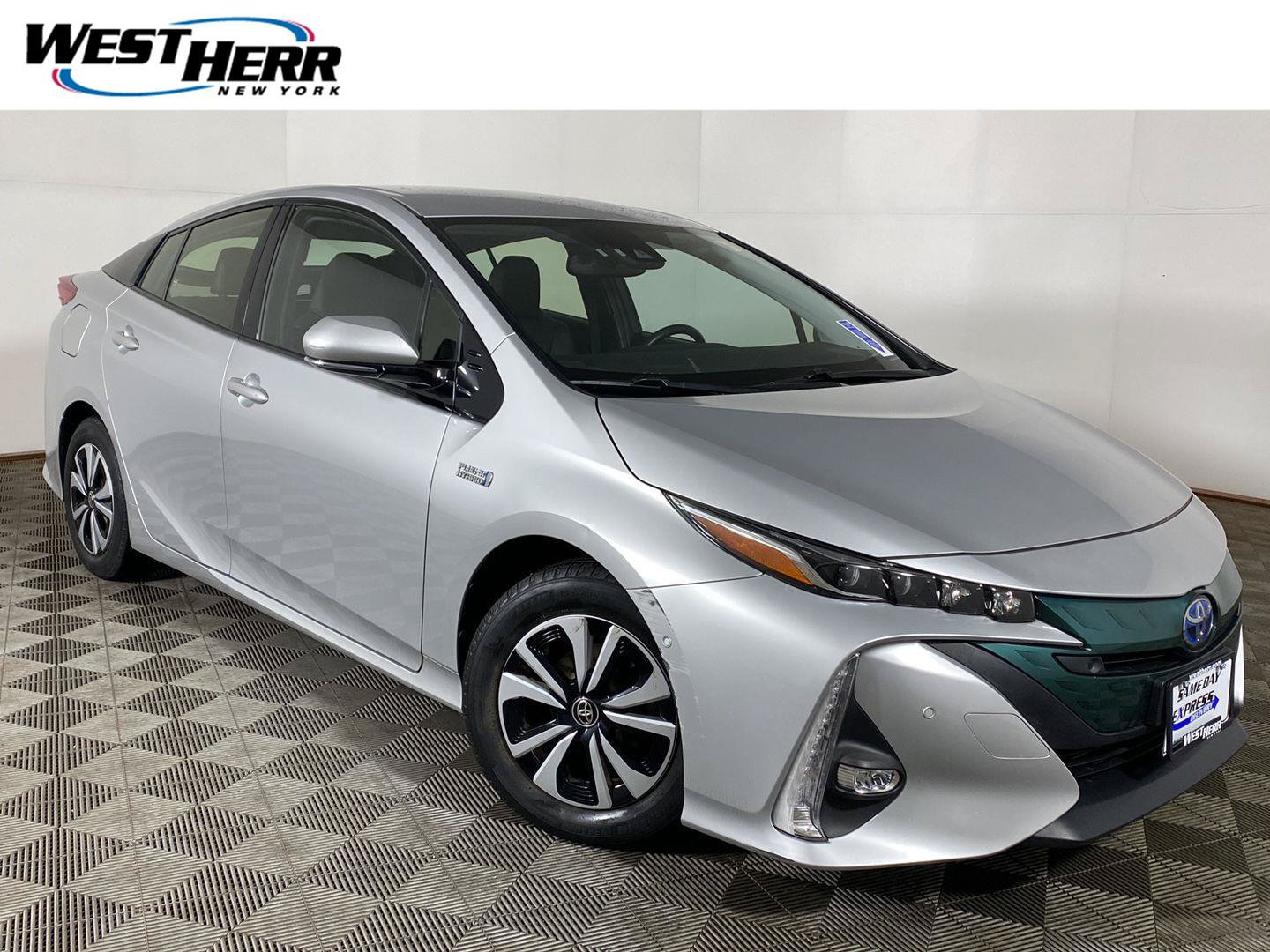 Used 2017 Toyota Prius Prime Advanced FWD image 1