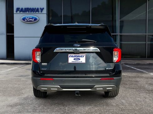 Used 2022 Ford Explorer XLT w/ Equipment Group 202A image 5