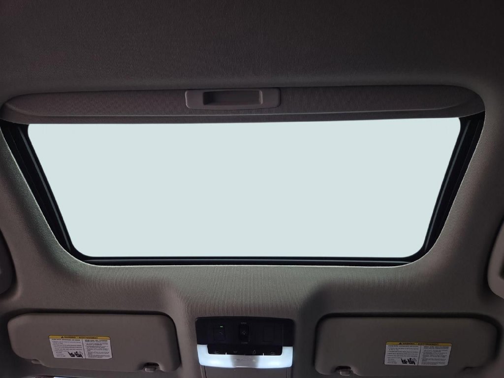 Used 2023 Nissan Sentra SR w/ SR Premium Package FWD image 17