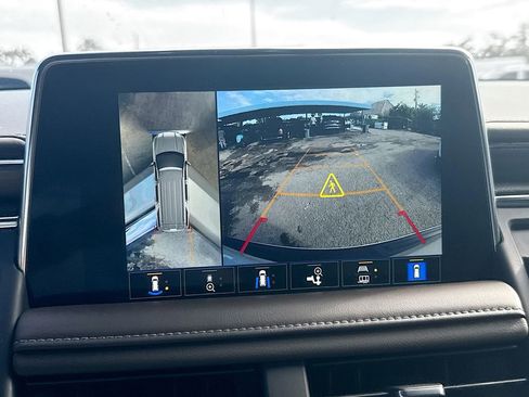 Used 2022 GMC Yukon SLT w/ SLT Luxury Package image 15