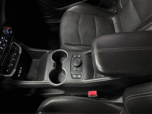 Used 2022 GMC Terrain SLT image 35