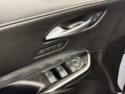 Used 2025 Cadillac XT4 Premium Luxury FWD image 15