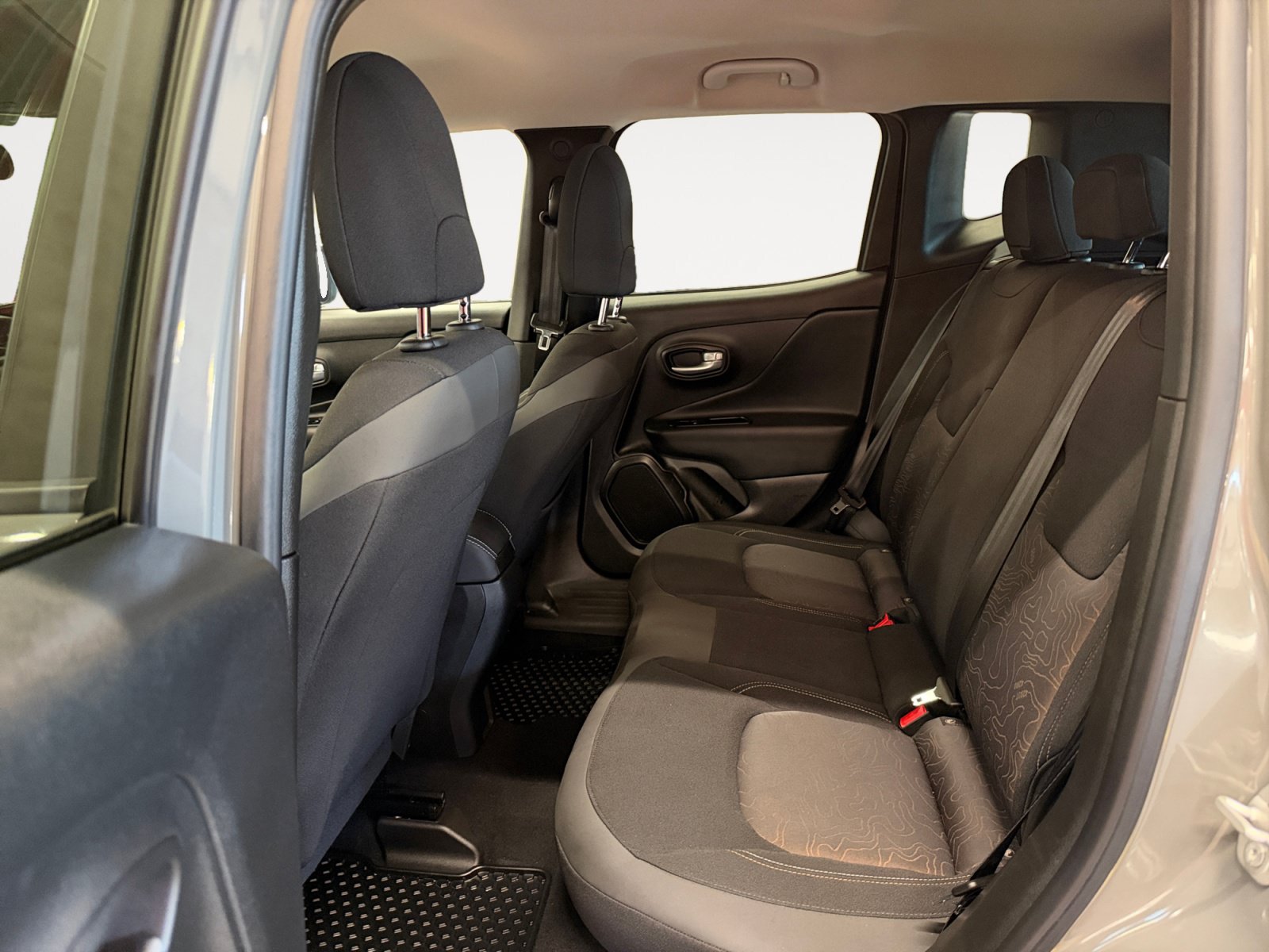 Used 2023 Jeep Renegade Latitude AWD/4WD image 25