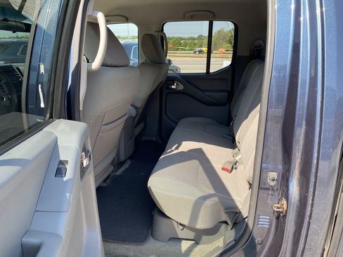 Used 2014 Nissan Frontier SV RWD image 16