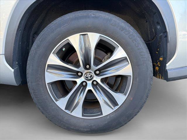Used 2023 Toyota Highlander XLE FWD image 9