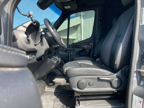 Used 2024 Mercedes-Benz Sprinter 2500 image 13
