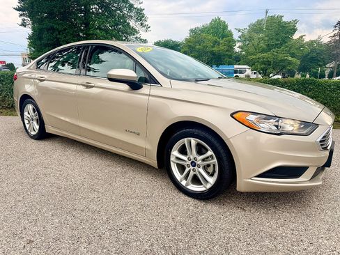 Used 2018 Ford Fusion S FWD image 2