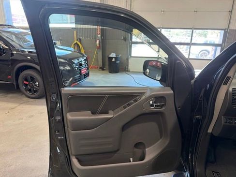 Used 2016 Nissan Frontier PRO-4X w/ Pro-4x Luxury Package AWD/4WD image 14