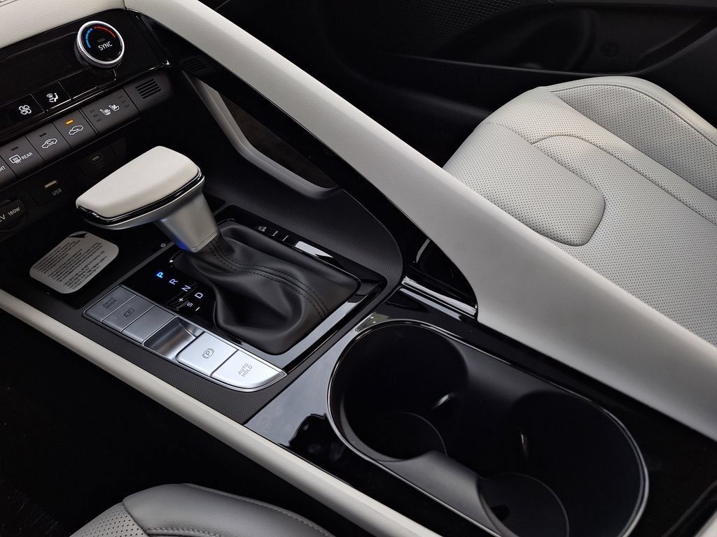 New 2026 Hyundai Elantra Limited FWD image 24