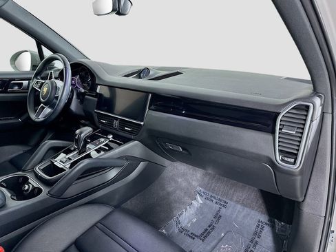 Certified 2022 Porsche Cayenne AWD/4WD image 32