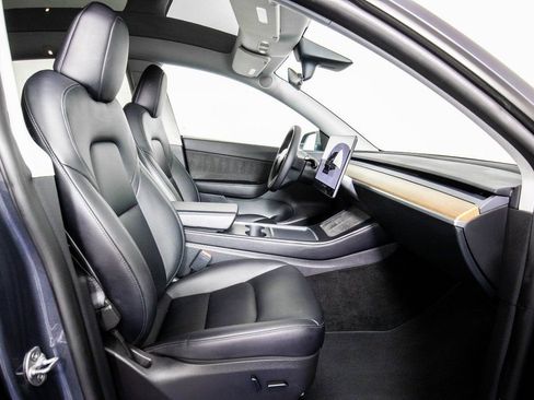 Used 2022 Tesla Model Y Long Range image 9