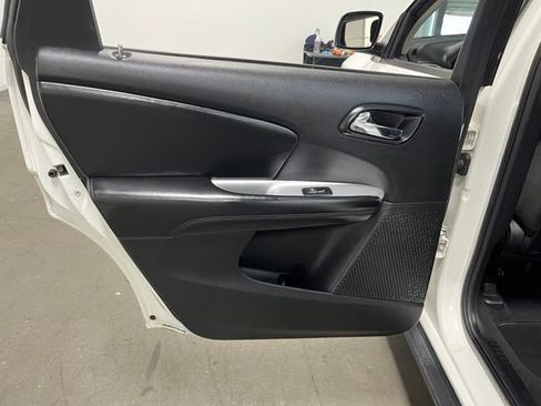 Used 2017 Dodge Journey SXT w/ Chrome Appearance Group FWD image 19