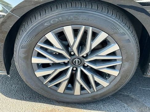 Used 2025 Nissan Altima 2.5 SV FWD image 11