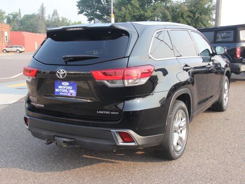 Used 2018 Toyota Highlander Limited AWD 4dr SUV image 4