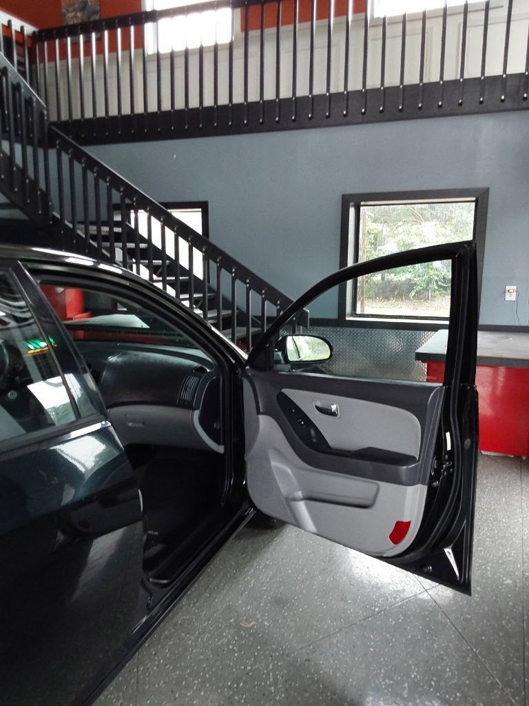 Used 2010 Hyundai Elantra GLS FWD image 15