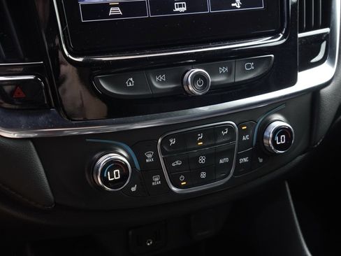 Used 2023 Chevrolet Traverse LT image 15