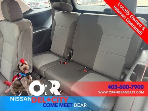 Used 2021 Chevrolet Traverse LT FWD image 12