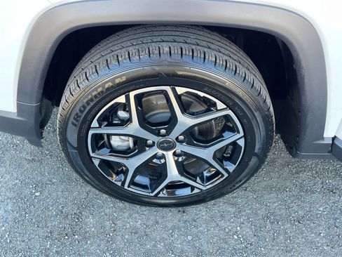 Used 2025 Jeep Compass Limited image 31