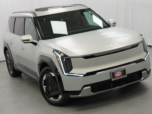 Used 2024 Kia EV9 Land image 9