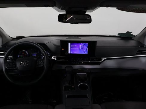 Used 2026 Toyota Sienna LE FWD image 8