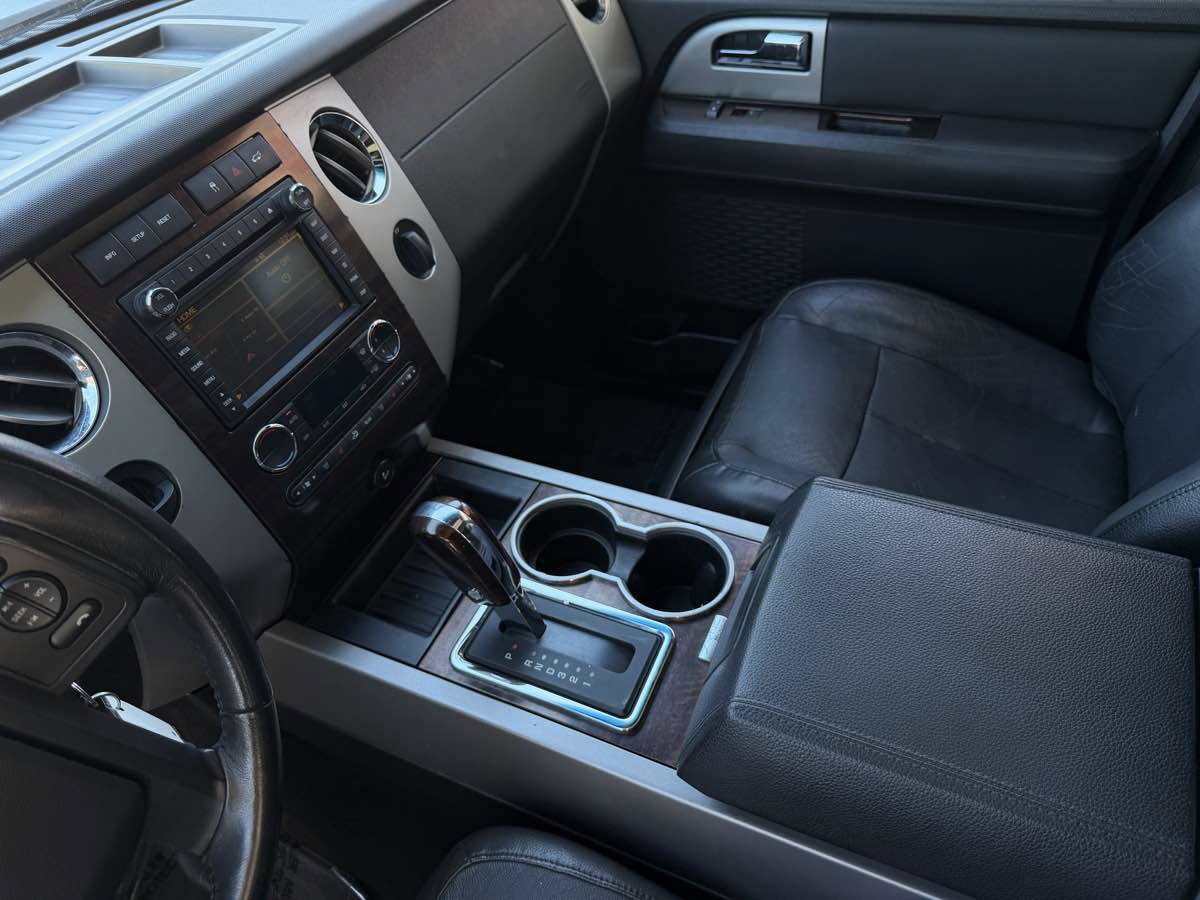 Used 2010 Ford Expedition EL Limited RWD image 17