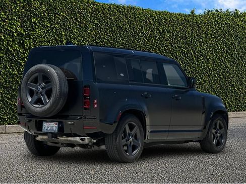 Used 2024 Land Rover Defender 110 X-Dynamic SE AWD/4WD image 4