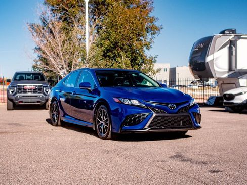 Used 2024 Toyota Camry SE image 1