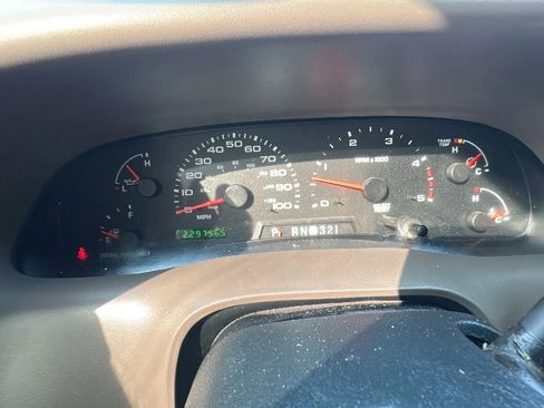 Used 2004 Ford F250 Lariat image 11