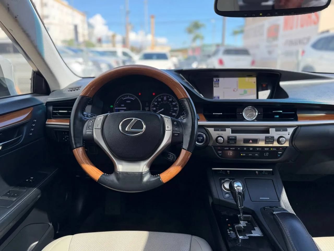 Used 2014 Lexus ES 300h w/ Premium Package w/Bamboo Trim FWD image 32