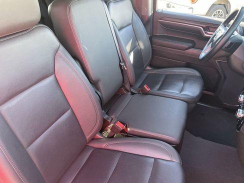 Used 2024 GMC Sierra 1500 SLT image 11