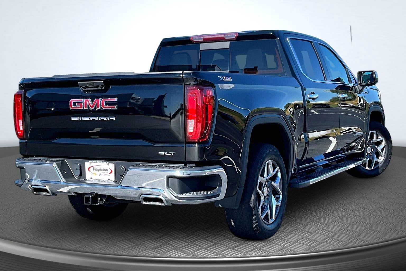 Used 2023 GMC Sierra 1500 SLT w/ SLT Premium Package AWD/4WD image 2