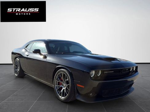 Used 2016 Dodge Challenger SRT w/ Technology Group image 1