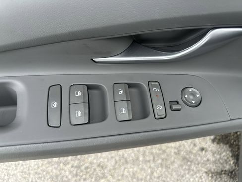 Used 2025 Hyundai Elantra SE FWD image 15