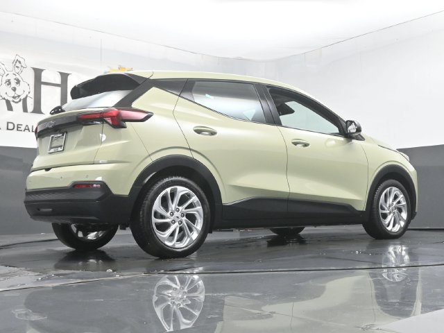 New 2027 Chevrolet Bolt LT w/ Comfort Package FWD image 12