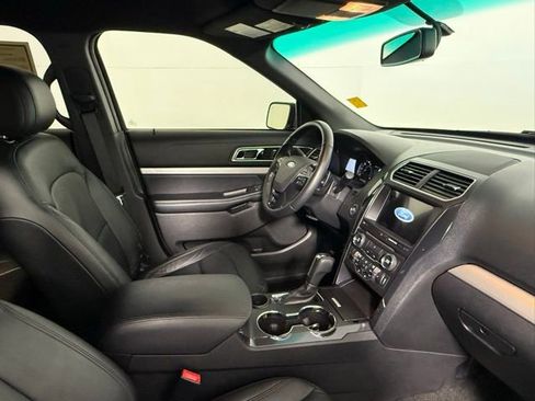 Used 2017 Ford Explorer XLT w/ Equipment Group 202A image 51