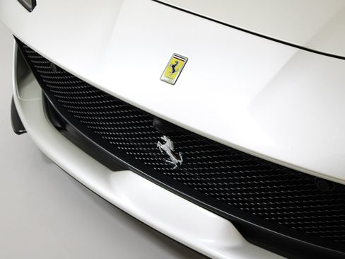 Used 2020 Ferrari 812 Superfast RWD image 18