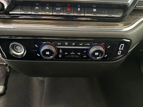 Used 2024 Chevrolet Silverado 1500 LT image 24